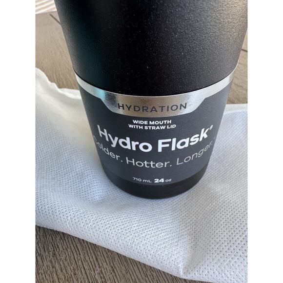 21 oz. Hydro Flask NEW Authentic Black With Aqua Blue Flex Boot Accessory - Picture 2 of 2